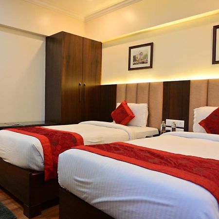 Hotel Golden Riviera Mysore Bagian luar foto