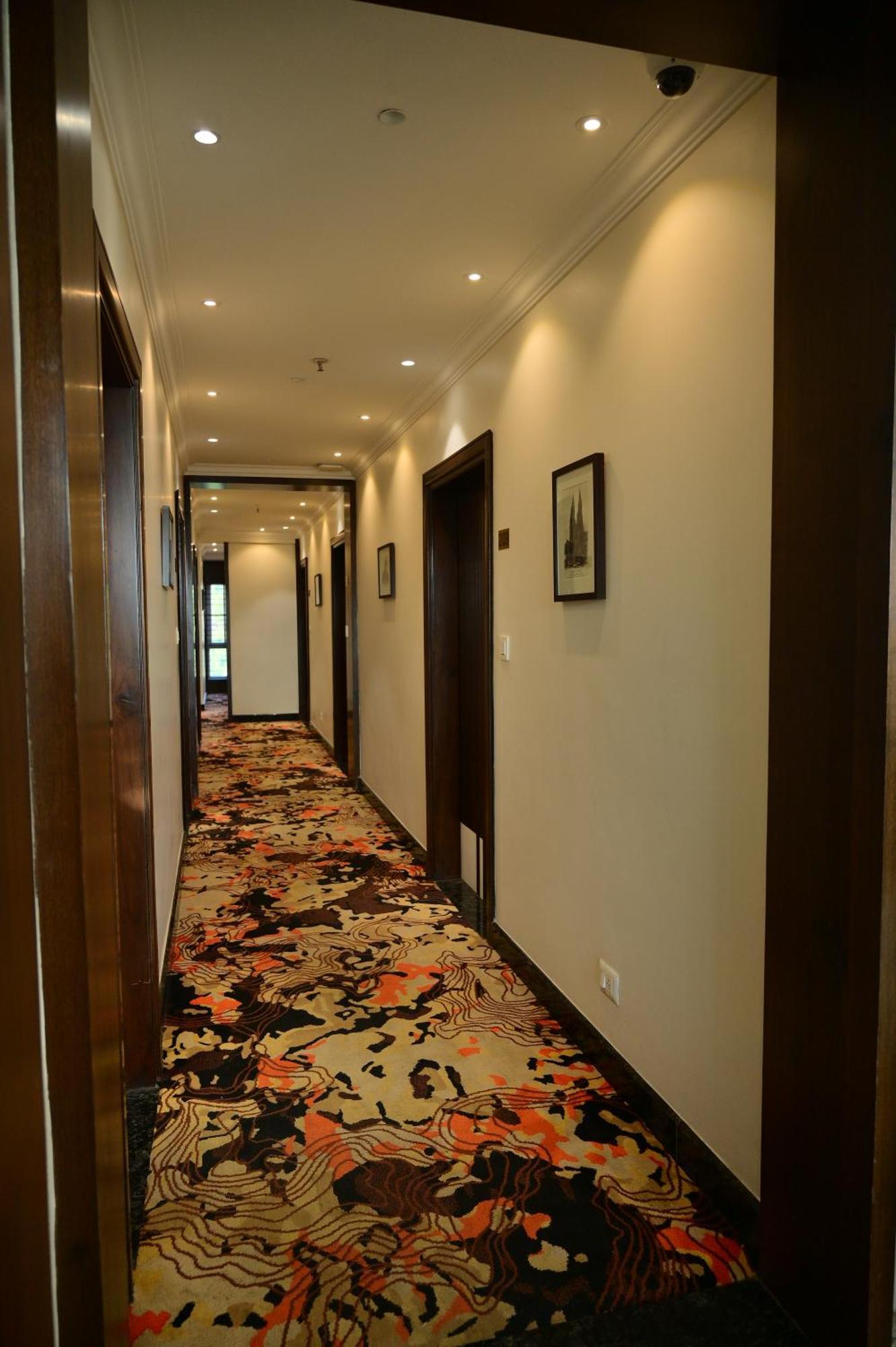 Hotel Golden Riviera Mysore Bagian luar foto