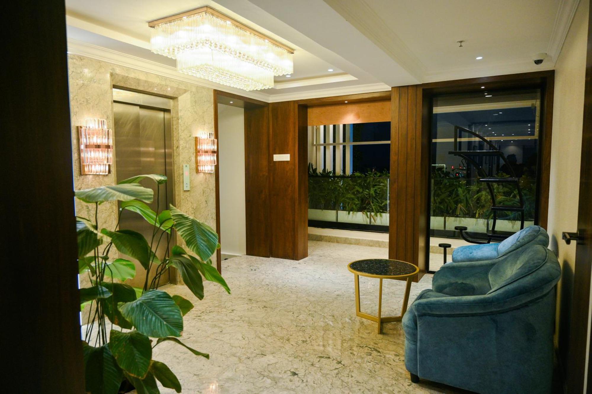 Hotel Golden Riviera Mysore Bagian luar foto