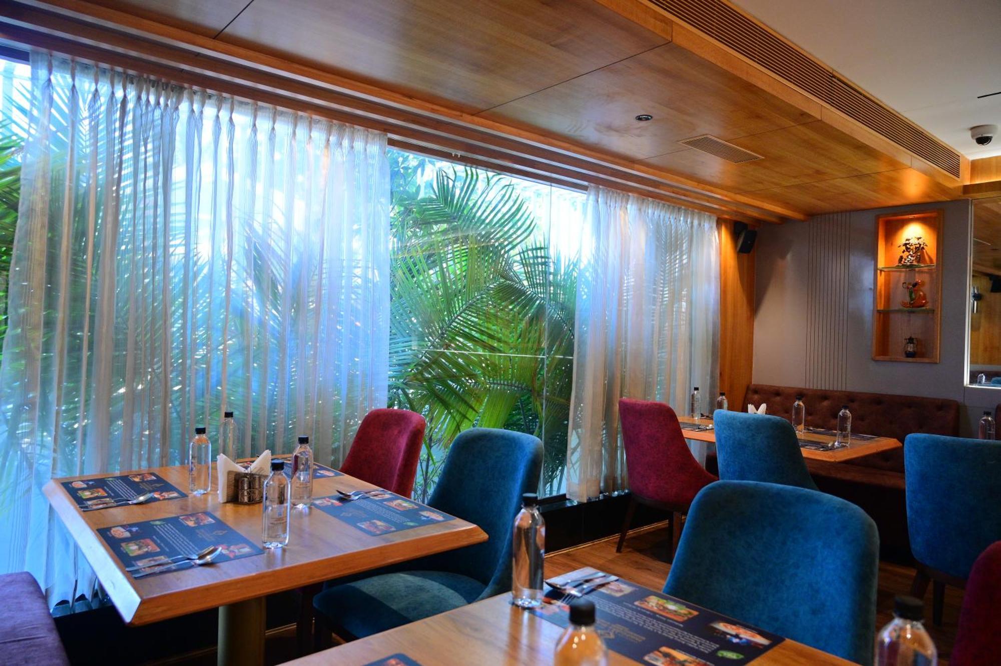 Hotel Golden Riviera Mysore Bagian luar foto