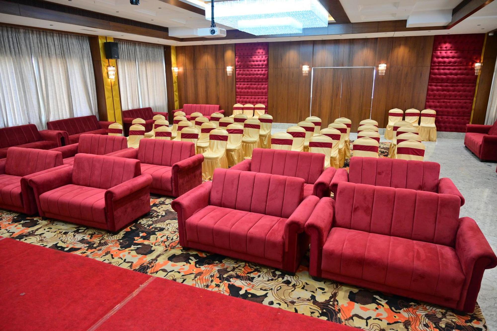 Hotel Golden Riviera Mysore Bagian luar foto