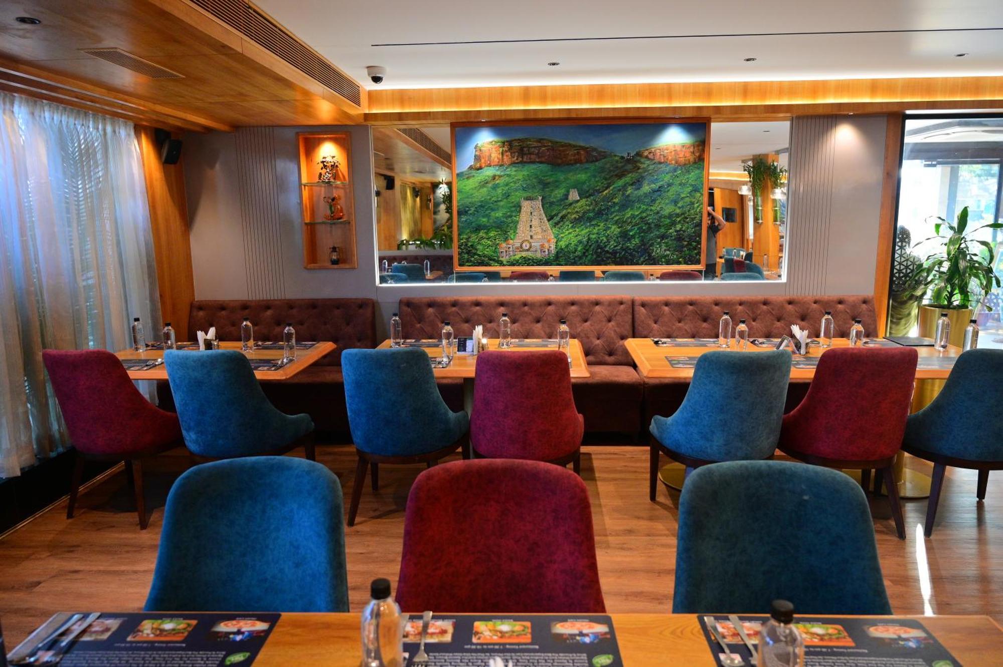 Hotel Golden Riviera Mysore Bagian luar foto
