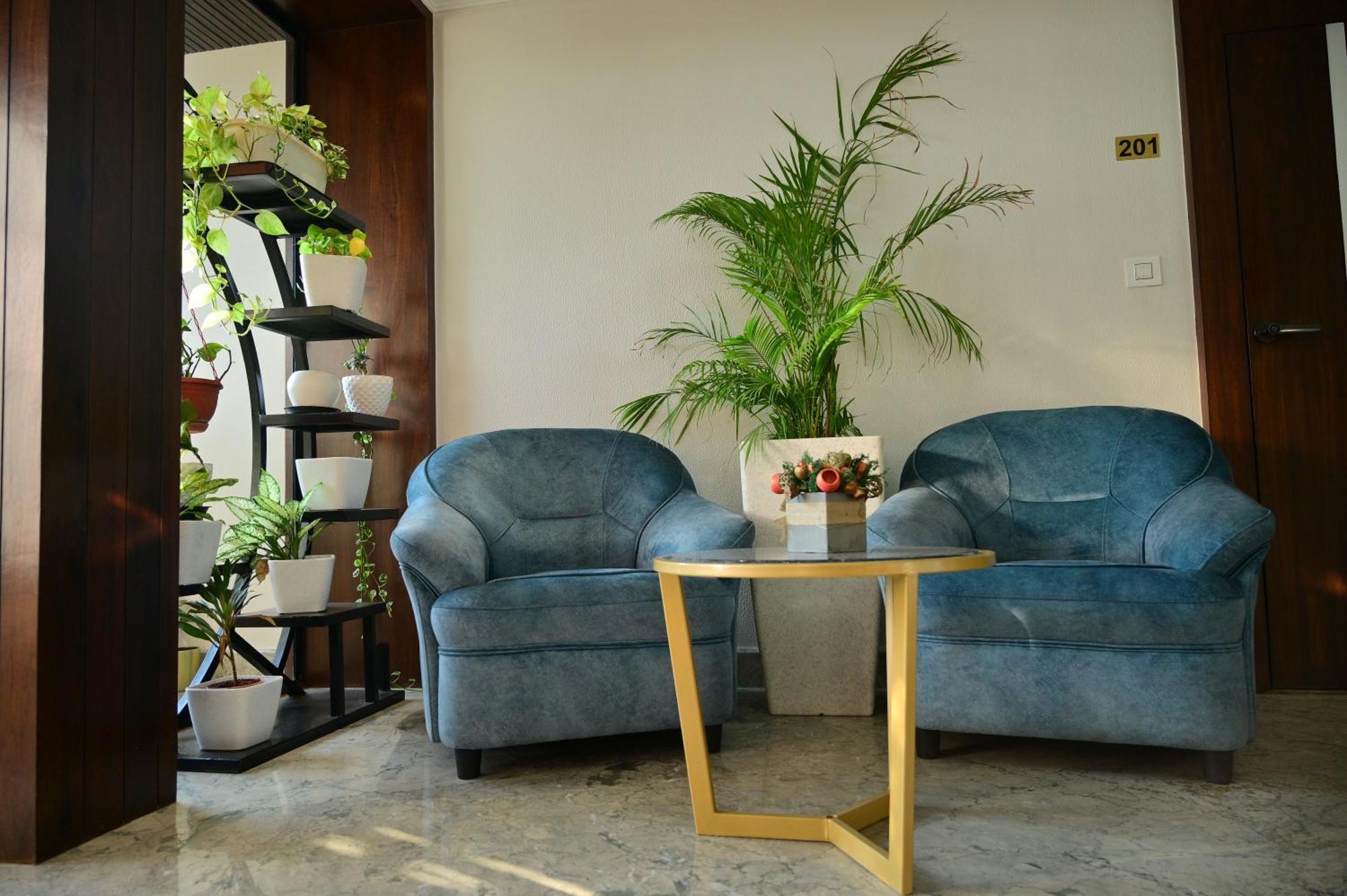 Hotel Golden Riviera Mysore Bagian luar foto
