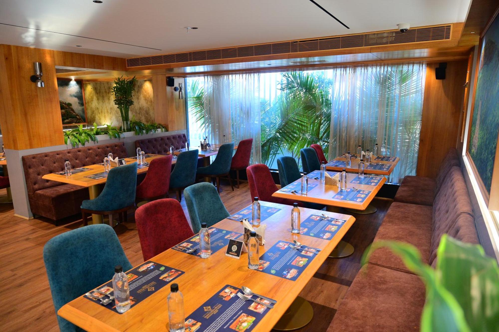 Hotel Golden Riviera Mysore Bagian luar foto