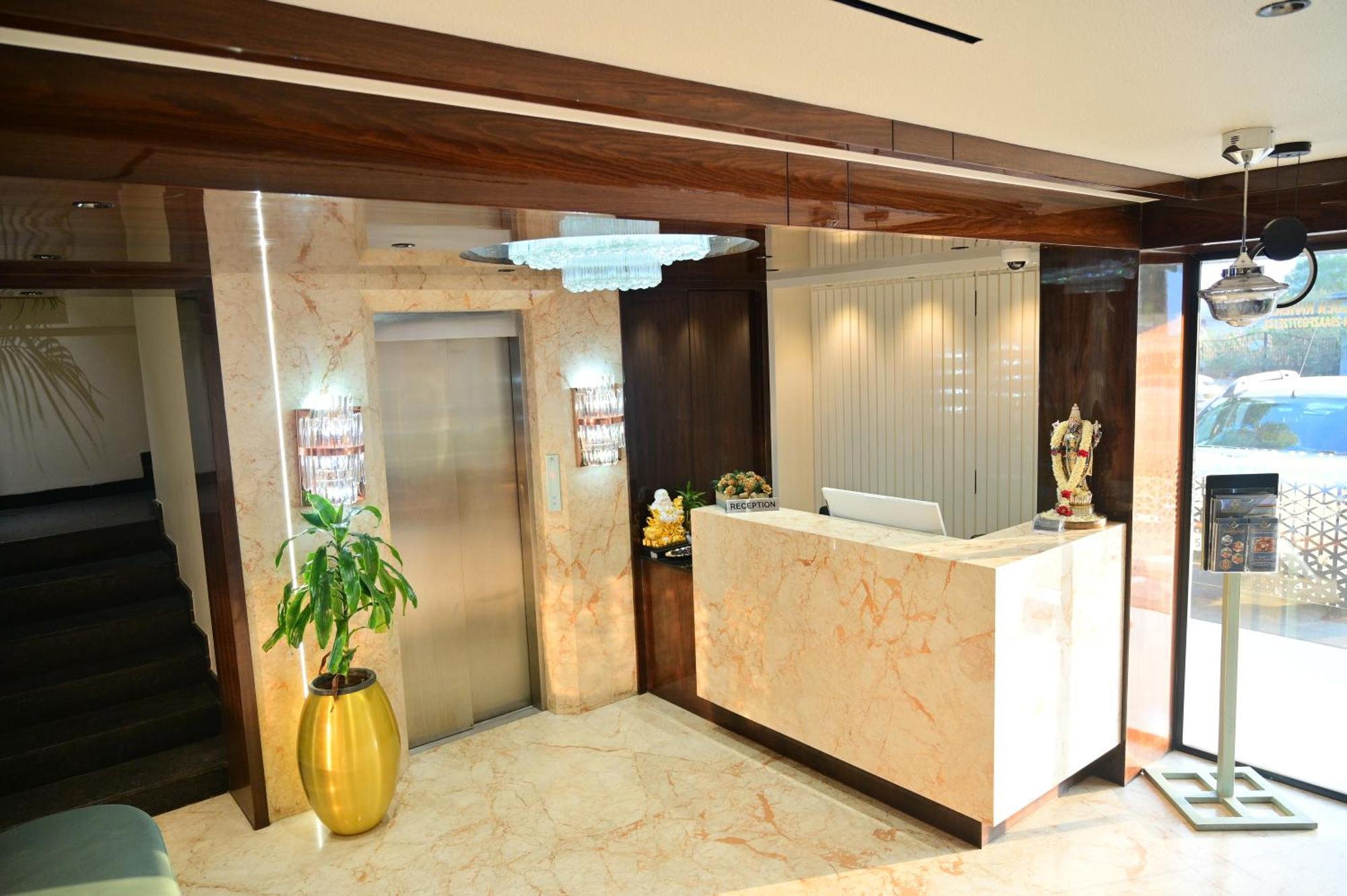 Hotel Golden Riviera Mysore Bagian luar foto