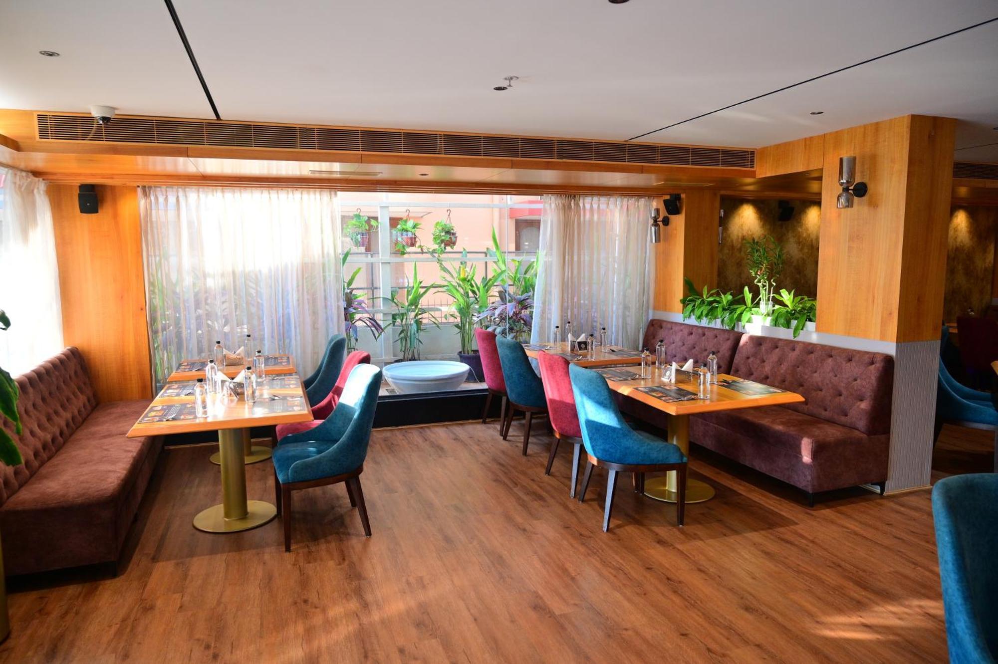 Hotel Golden Riviera Mysore Bagian luar foto