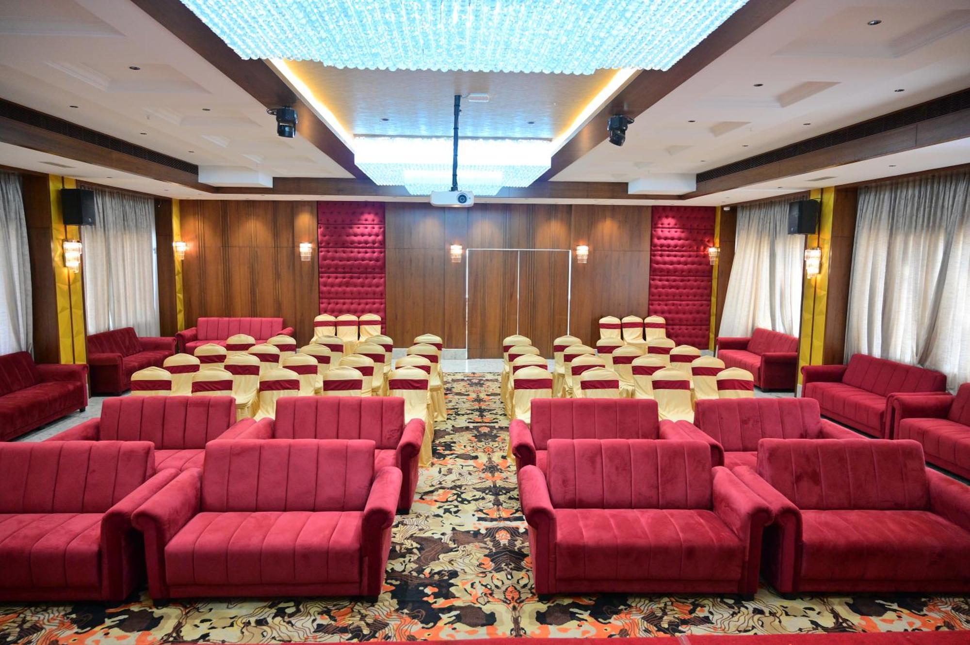 Hotel Golden Riviera Mysore Bagian luar foto