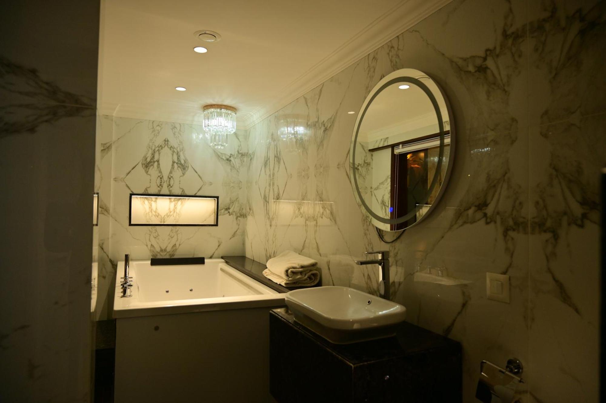 Hotel Golden Riviera Mysore Ruang foto