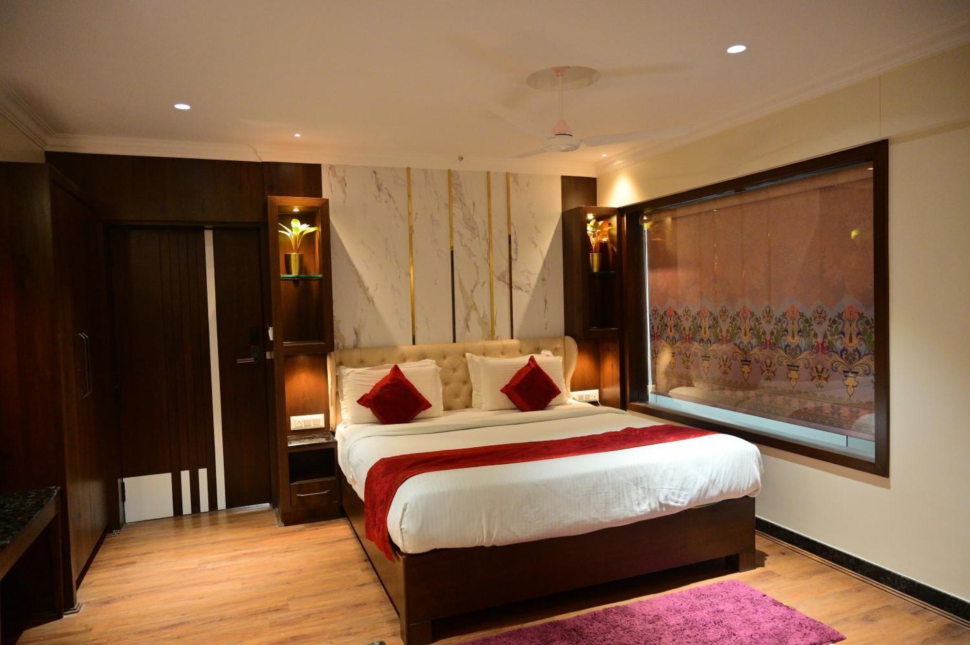 Hotel Golden Riviera Mysore Ruang foto