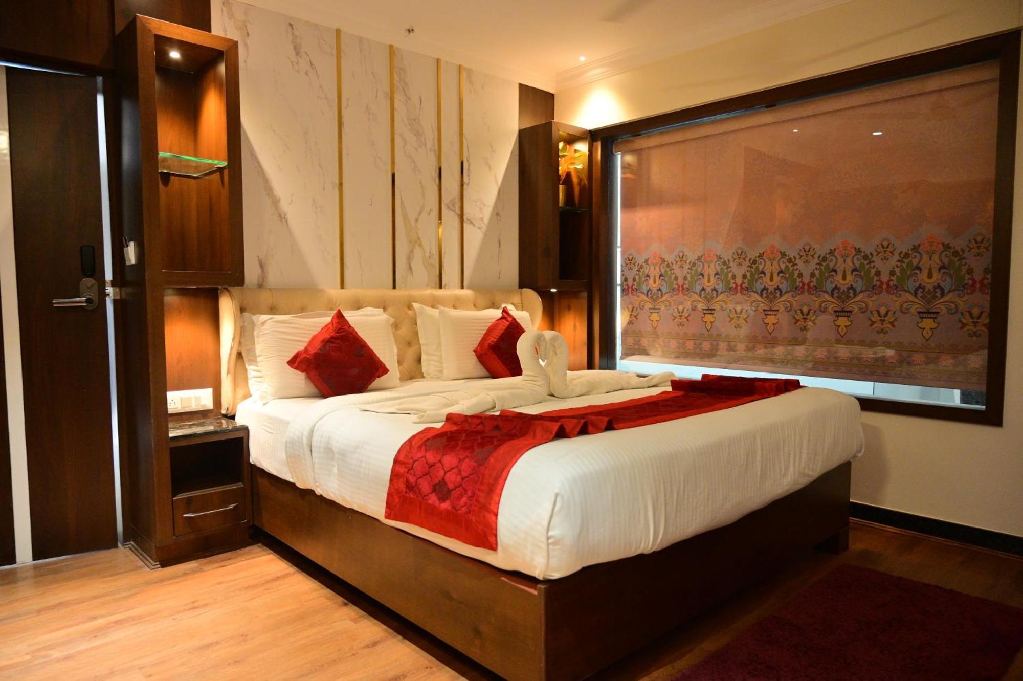 Hotel Golden Riviera Mysore Ruang foto