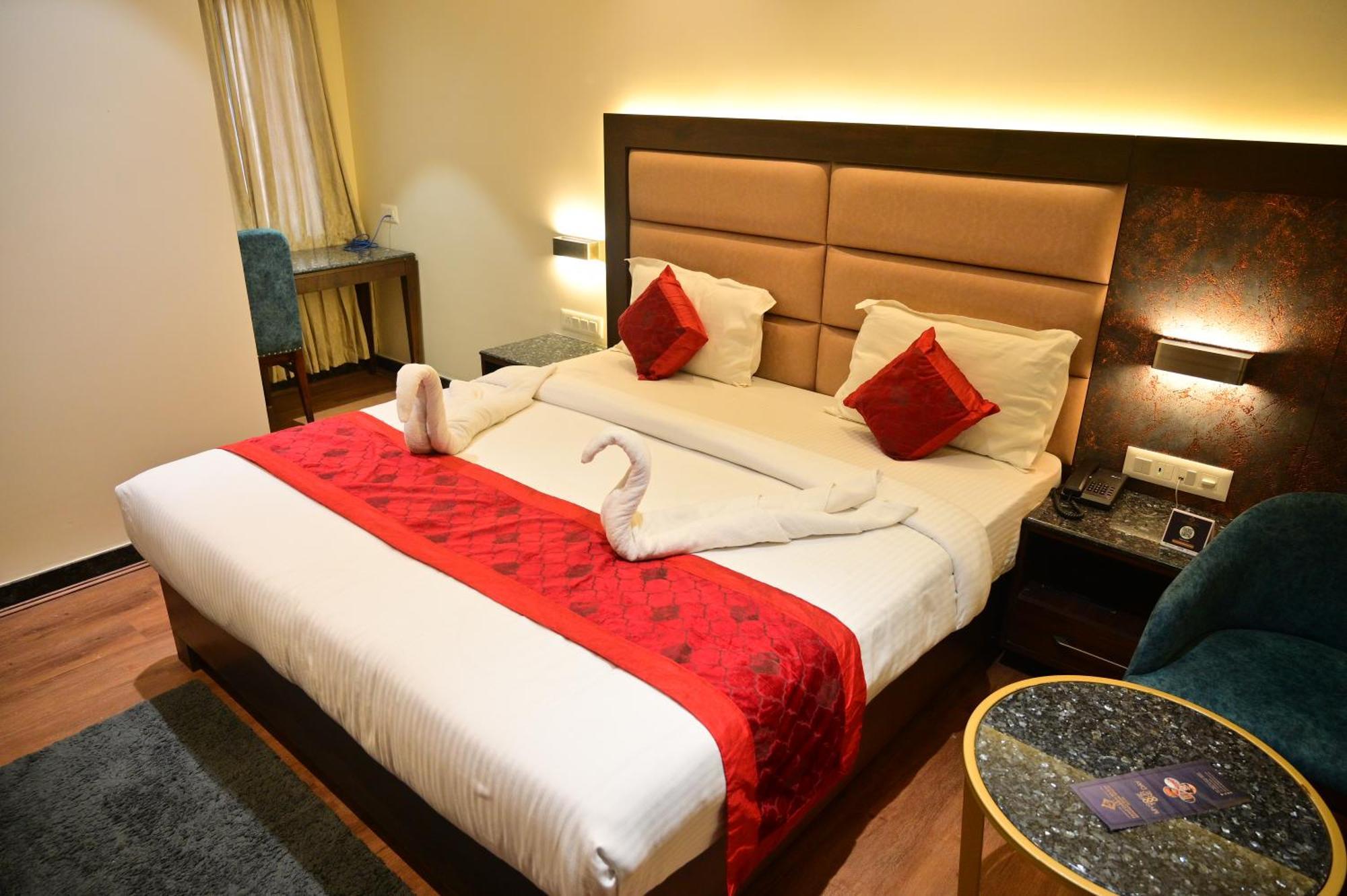 Hotel Golden Riviera Mysore Ruang foto