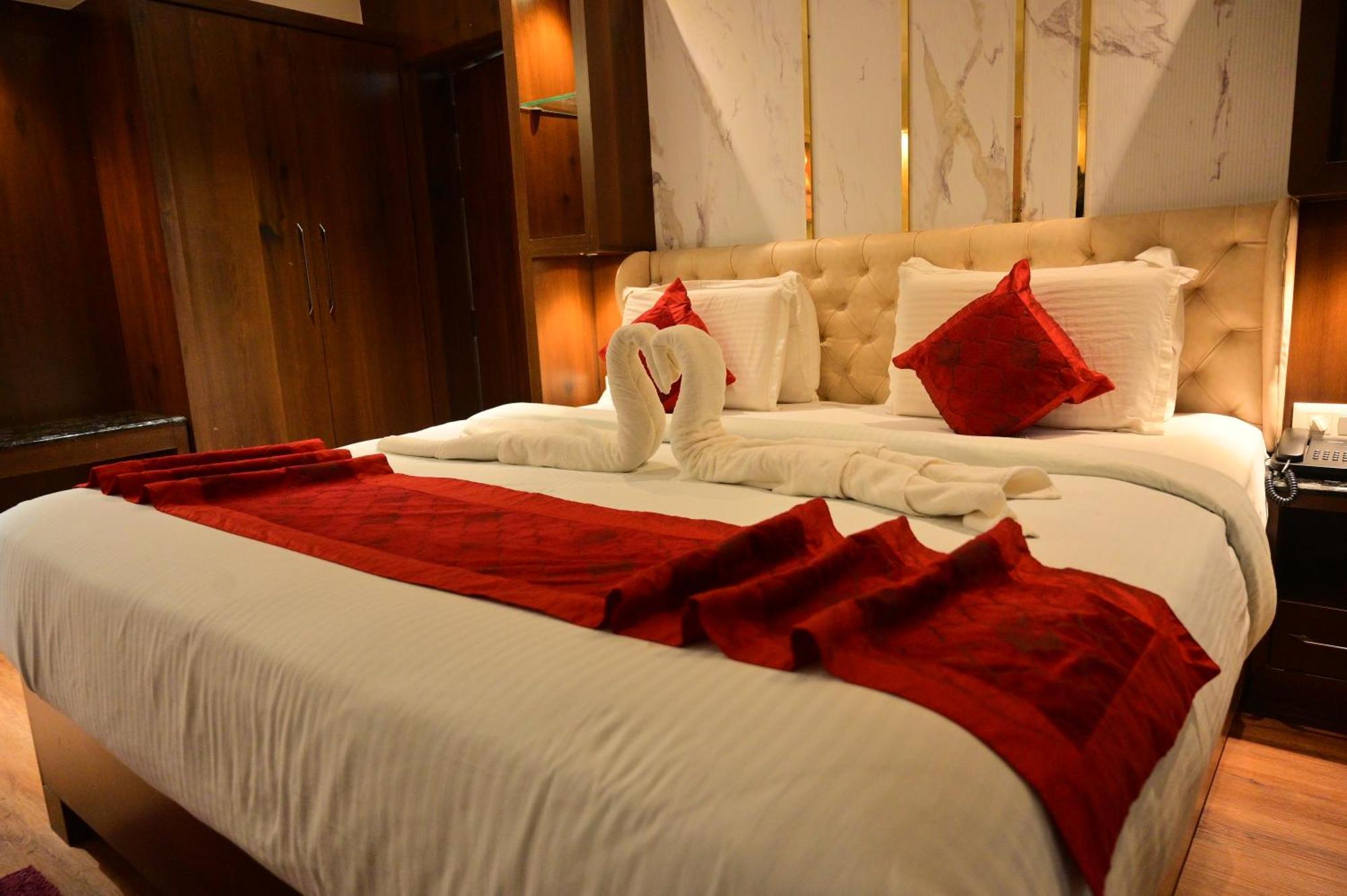 Hotel Golden Riviera Mysore Ruang foto
