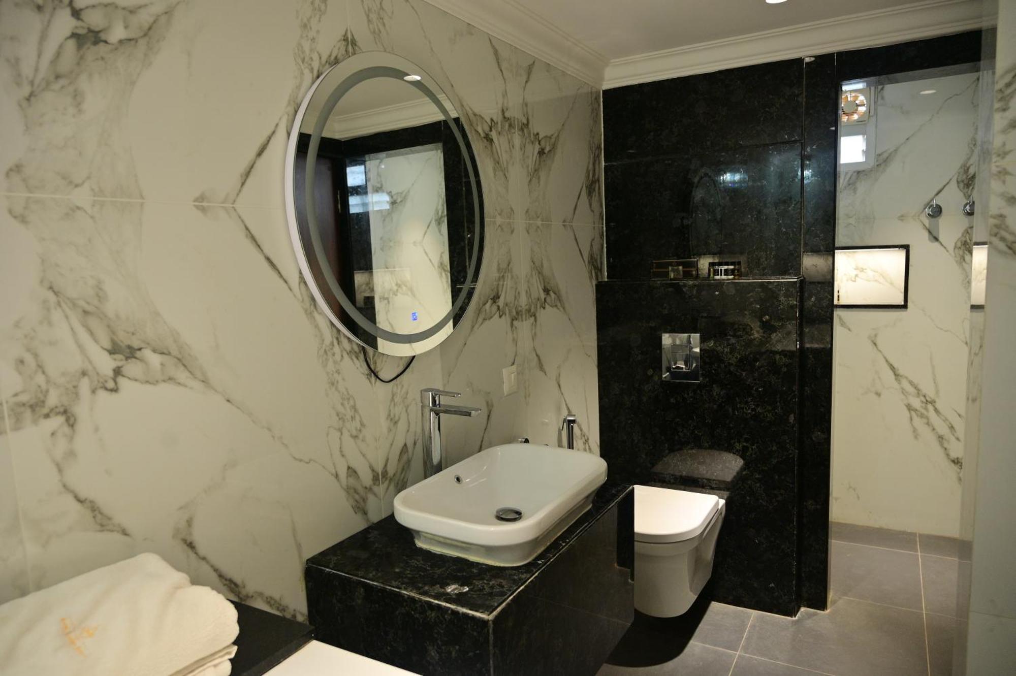 Hotel Golden Riviera Mysore Ruang foto